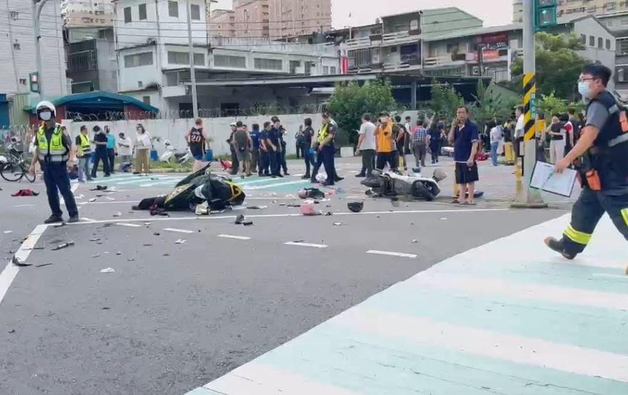 不捨！三峽車禍命危女學生「90分考卷噴飛路上」
