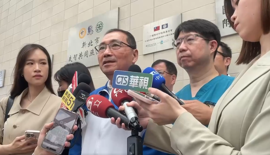 交通部擬下修高齡換照年齡　侯友宜認同且須從嚴
