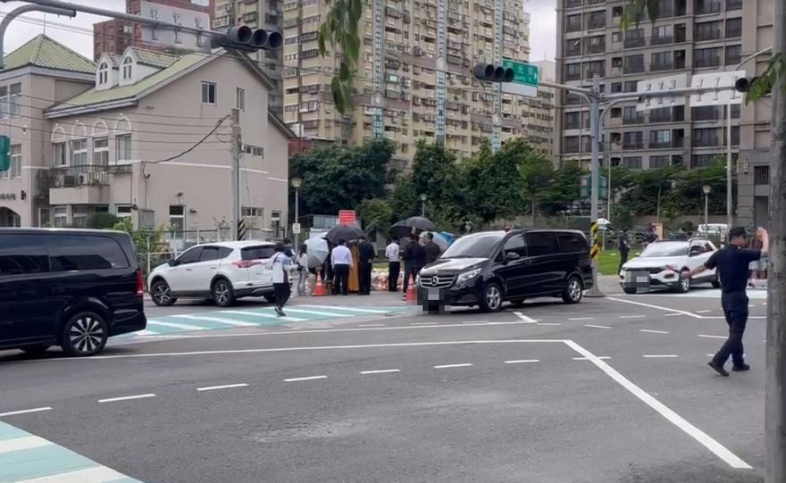 影/三峽嚴重車禍釀3死　相驗結束家屬回事發地招魂