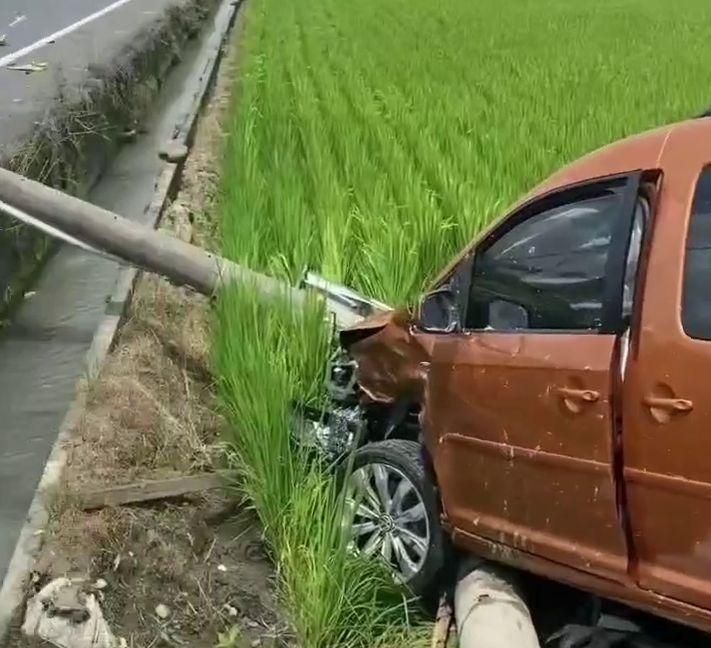 影/彰化2車對撞　男駕駛連人帶車1秒到「田中」