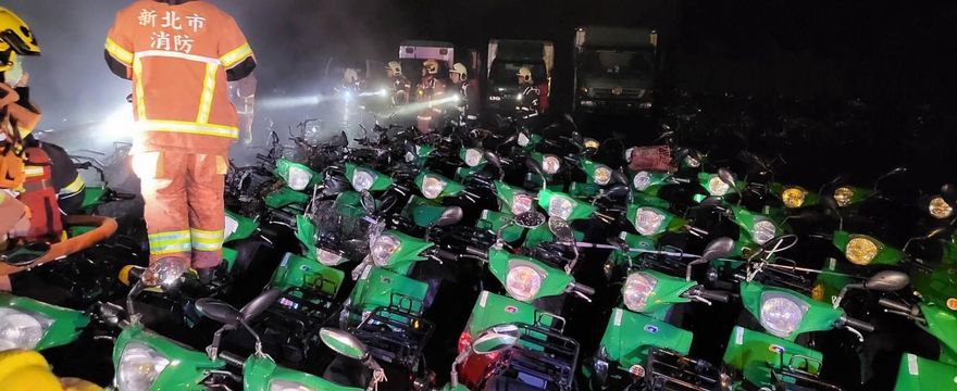 影/新北101輛「電動郵務機車」燒光！郵局：不影響送信