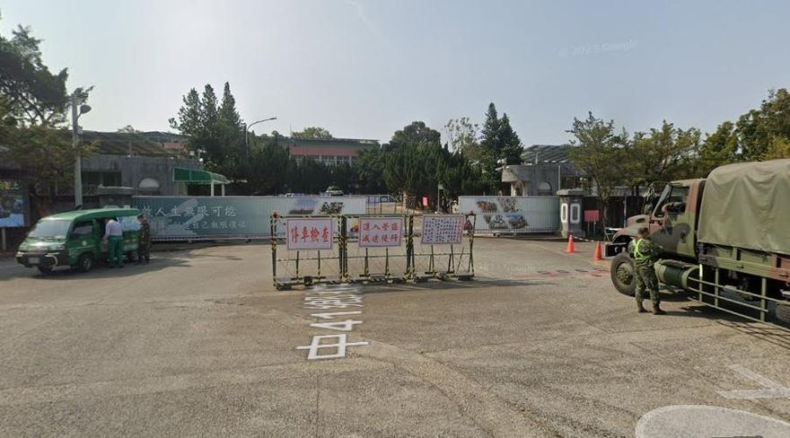 陸軍586旅營區「2工人外牆鷹架墜下、1人昏迷」