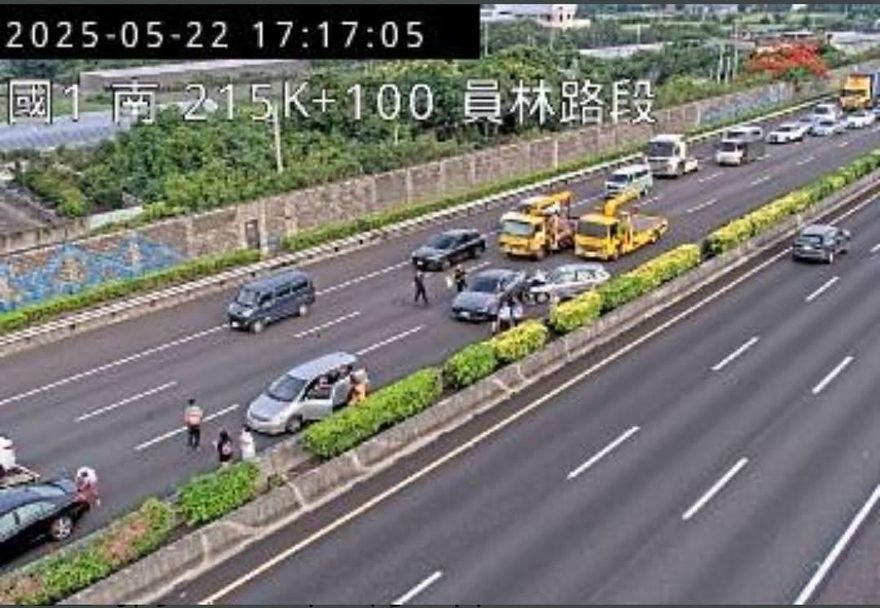 國道1號北上215.1K五車追撞！占用內中車道回堵2公里