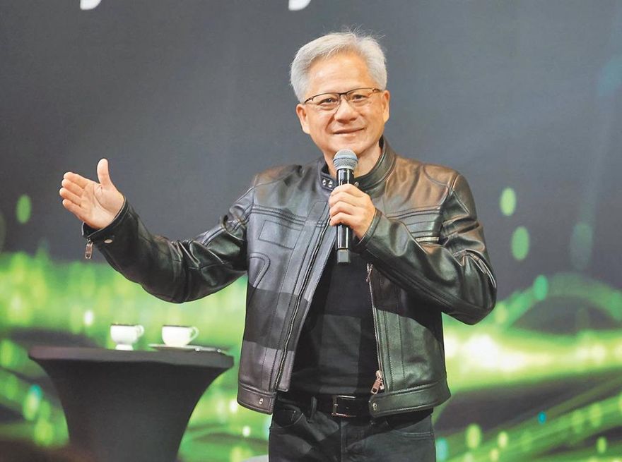 台灣AI產業最大挑戰在能源！黃仁勳：應投資核能「不該污名化」
