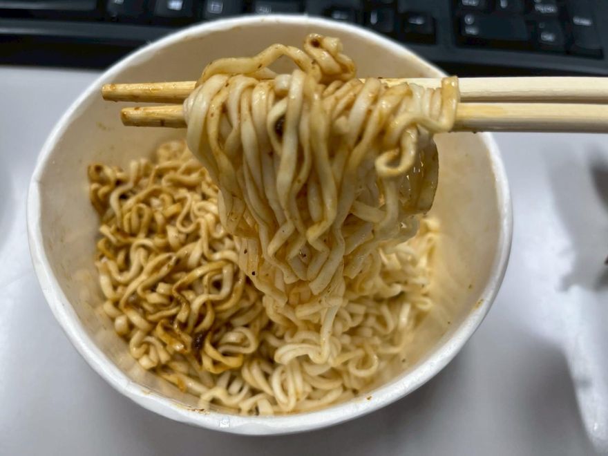 22歲男常吃泡麵果腹！爆瘦10kg一查罹潰瘍性結腸炎
