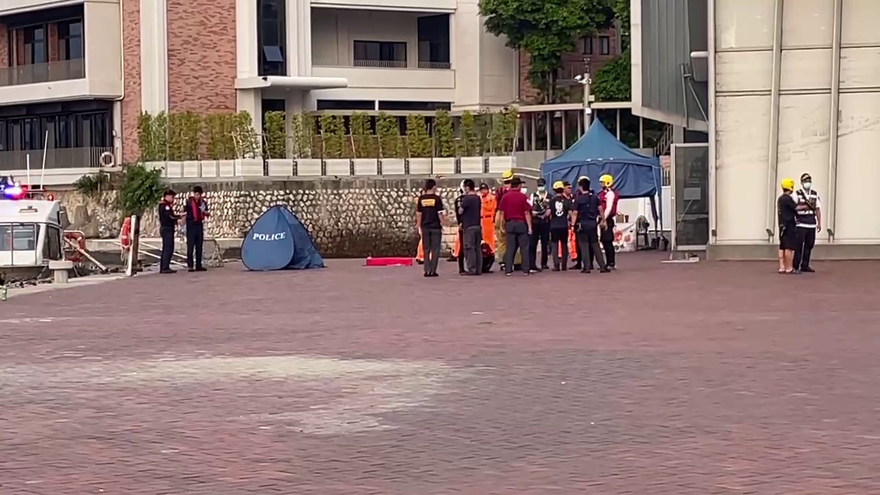影/高雄西子灣城垛情人座驚魂！　海上驚見「人形物體」浮屍