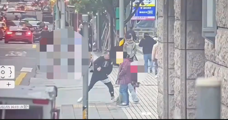 陳沂北市街頭遭痛毆　打手被通緝、藏鏡人身分仍不明
