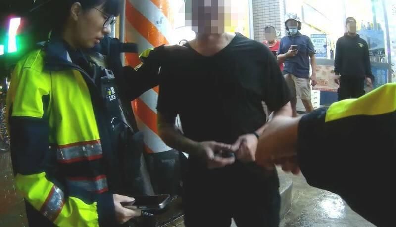 影/桃園男遭酒駕拖行1.5公里命危　勇女踹車：再開他會死