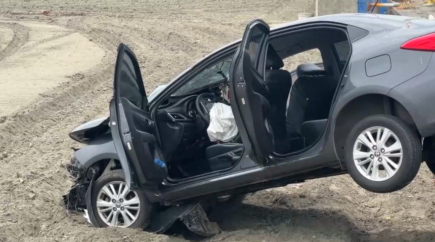 雲林爆誇張車禍！2車路口相撞雙雙衝進田中　5人受傷送醫