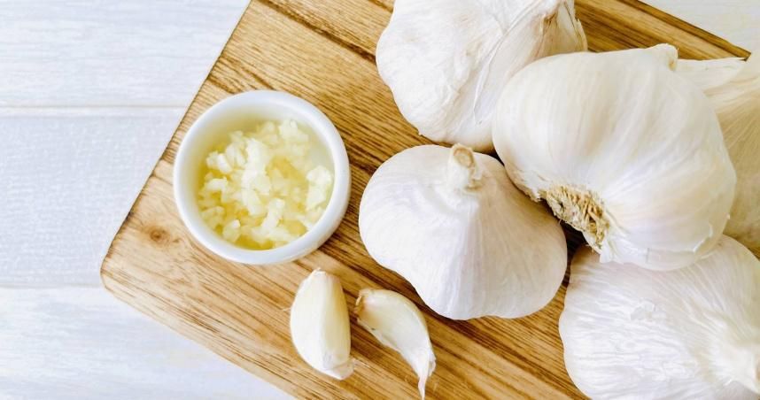 亂吃草藥害鉛中毒！他「每天吃生大蒜」半年後腎功能恢復