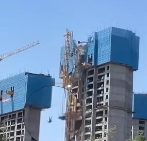 影/恐怖瞬間曝！甘肅工地塔吊突倒塌　3人25樓墜亡
