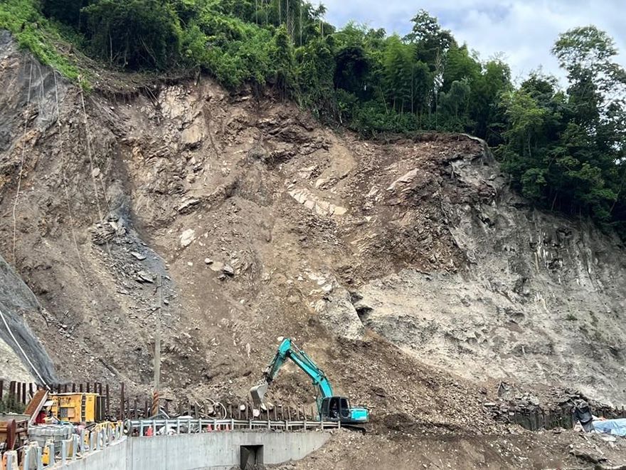 大雨落石不斷！南投力行產業道路「6/1前夜間封路」