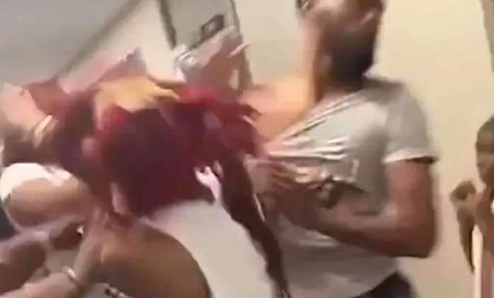 影/美幼兒園畢典爆多人混戰！家長大打出手　小孩哭喊「快停止」