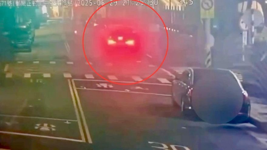 影/北市Uber暴衝撞爛14車1人斷腿　駕駛喊「我好累」