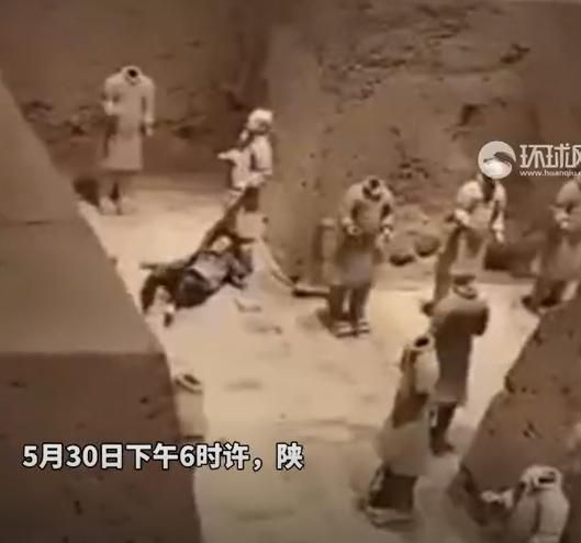 影/陸知名古蹟兵馬俑遇劫！遭精障男「跳入坑」連推2尊受損