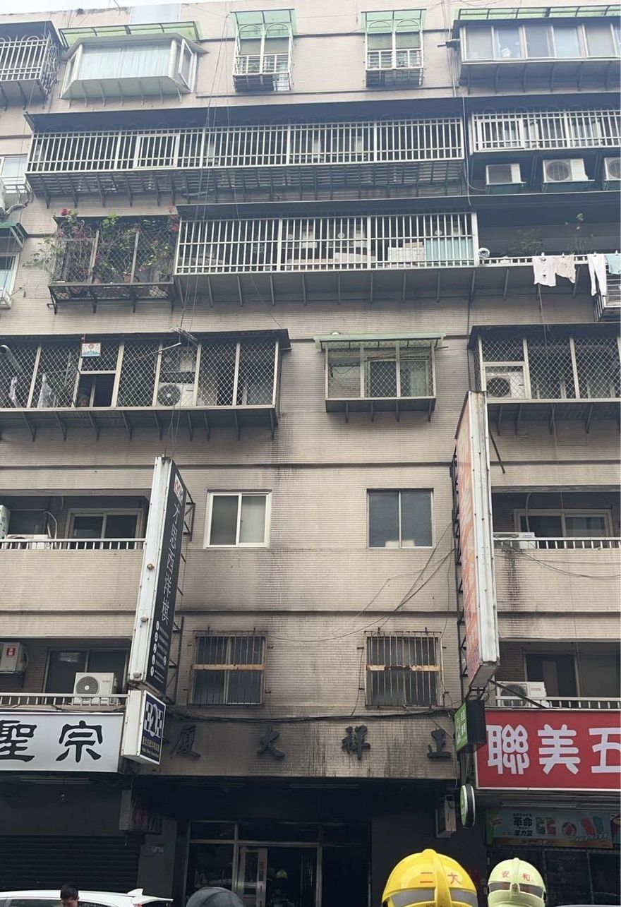 北市東區清晨民宅火警　火場救出1男子送醫