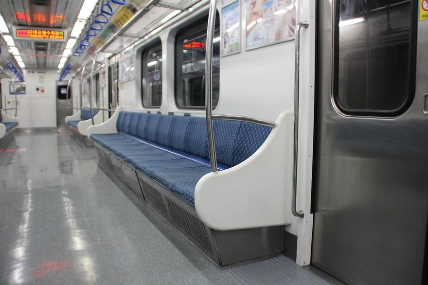 首爾地鐵車廂縱火釀20多傷　6旬男因「不滿離婚判決」犯案