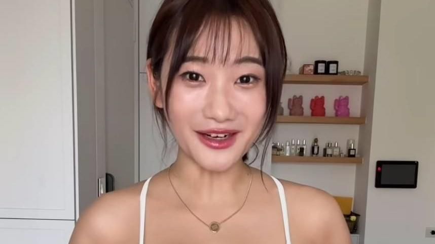 自曝A罩杯！愛莉莎莎曬爆乳照遭質疑　親回：胸部本來就伸縮自如