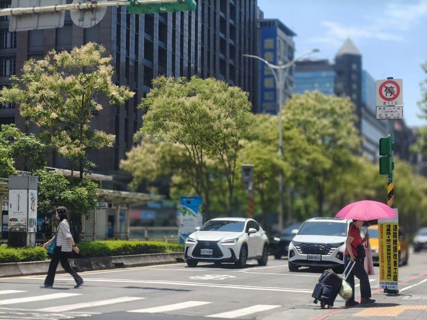燒燙燙！4縣市高溫特報　熱飆36度以上