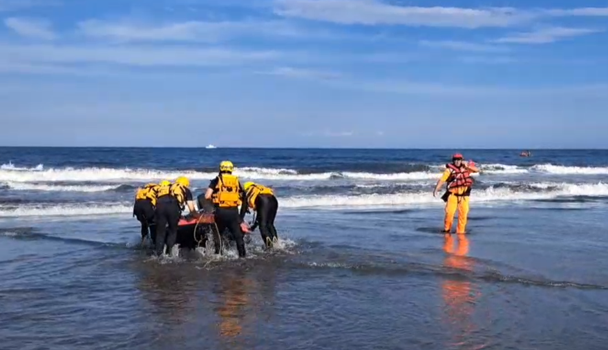影/兄弟同遊台東天空之鏡！　18歲哥哥遭浪捲走失聯