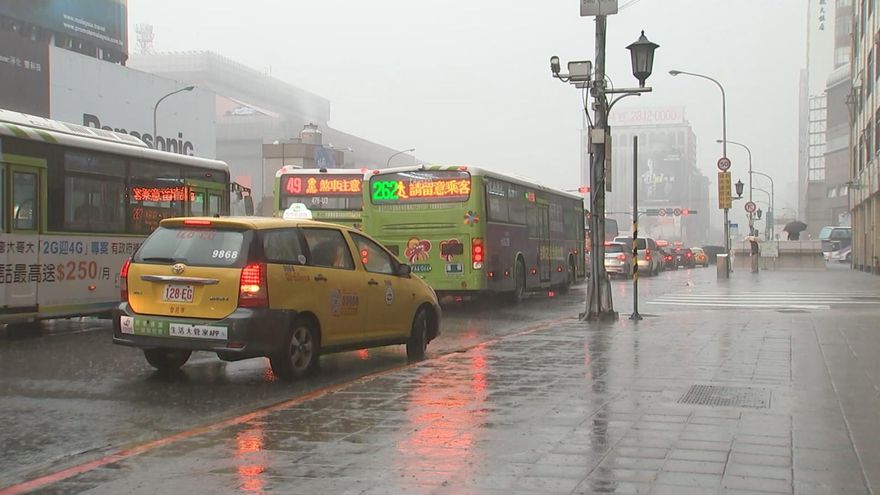 雨勢炸裂又升級！19縣市豪雨特報　全台都變「集水區」