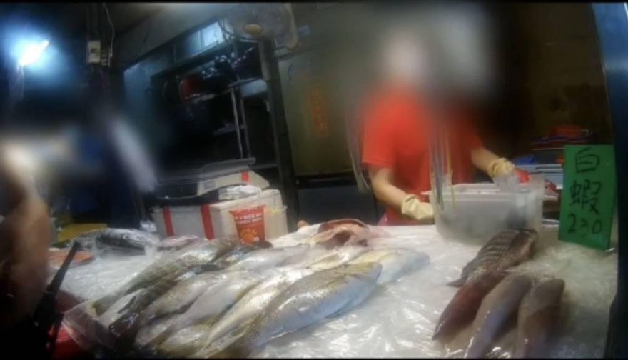 影/幹嘛碰我攤子！高雄工協市場爆「魚販流血衝突」