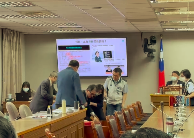 快訊/考試院秘書長劉建忻立院暈倒！主席緊急宣布休息