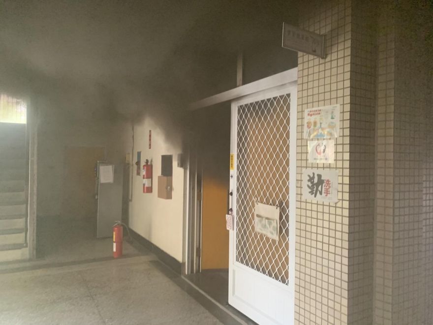 黑煙狂竄！台南啟聰學校冒大火　師生驚慌逃命