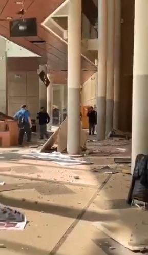 影/智利6.4地震狂搖市區一片狼籍　逾2萬人無電可用