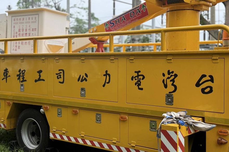 高雄左營突爆停電！店家、紅綠燈大停擺　疑變壓器故障釀禍