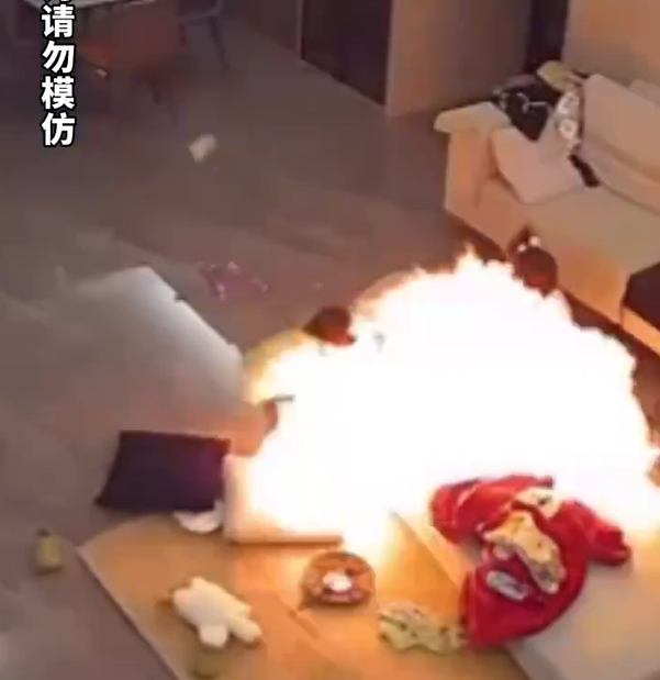 影/孩子玩氣球…一碰吹風機「炸出火球」　媽媽「第一反應」曝光慘遭網暴