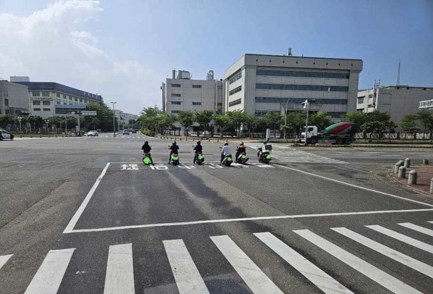 萬人朝聖！台南工業區驚見「超巨大待轉區」　在地人揭設置原因