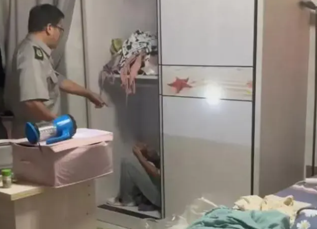 備用鑰匙放鞋中被偷拿！獨居女凌晨返家　驚見衣櫃中藏陌生男子