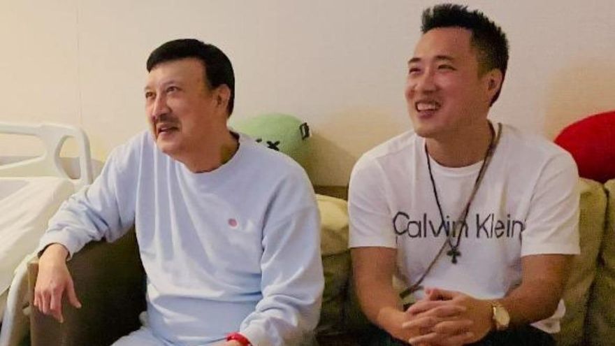 影/中秋烤肉非「遇兔」！余天烤肉見天敵「2.5m大蛇」突闖家中　當場嚇跑「不烤了」