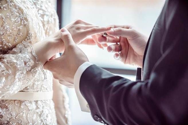 歹毒辣媽找臨演騙3男結婚　詐逾台幣290萬遭老公休了