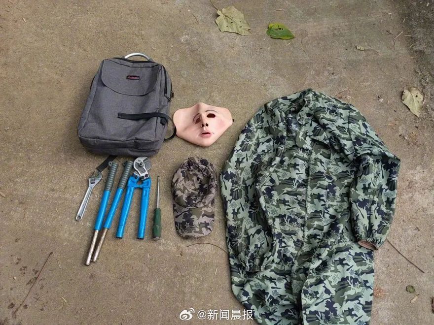 電影情節現實上演！男子戴「人皮面具」闖店家行竊　膚色差太多露餡被逮