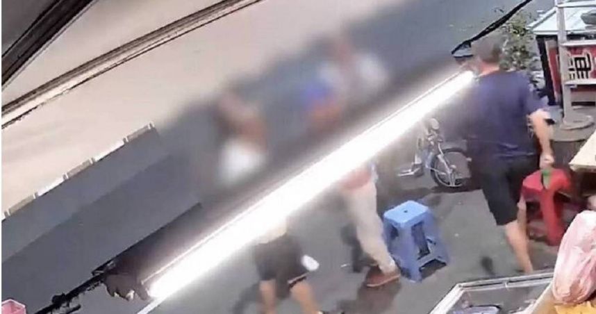 「哩賣造！」高雄小吃部2客「互看不順眼」　酒瓶砸成豬頭…警方出手了