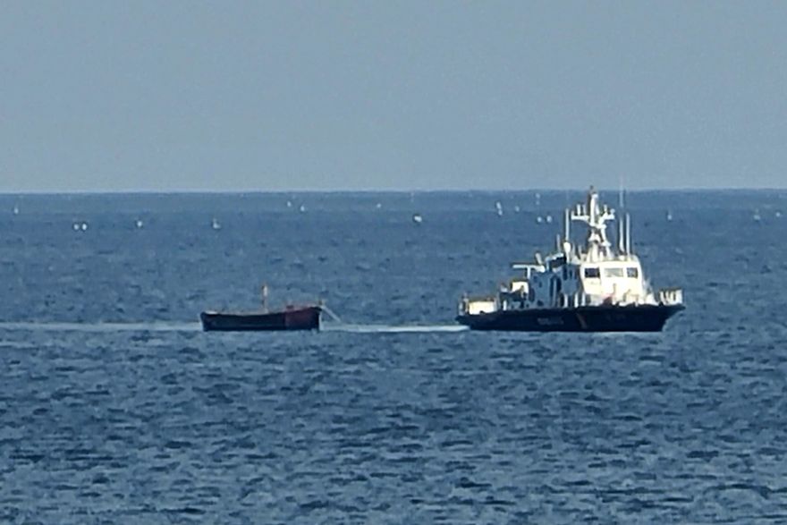 北韓商船漂流日本海10天不斷求助　南韓海軍出動提供人道救援