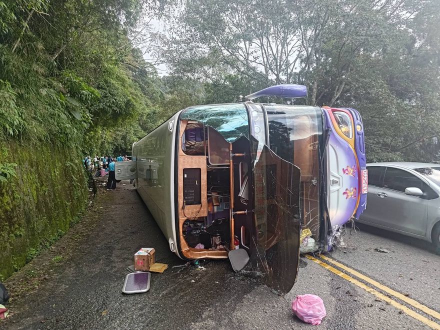 快訊/救不回！太平山遊覽車翻覆釀1死36傷　7旬婦出遊遇死劫