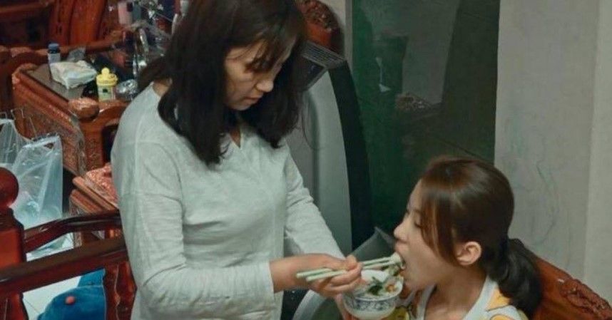 超勵志！22年前「超級巨嬰」吃飯穿衣全靠人、日花萬元　現在是服裝設計師