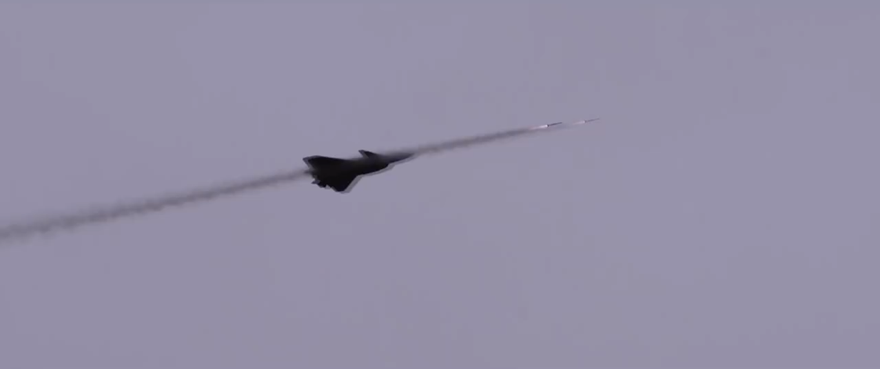 影/陸解放軍空軍成立74週年　「殲-20」實彈射擊畫面首度曝光