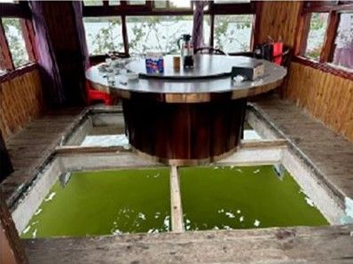 福建水上餐廳玻璃地板破裂　泉州前區長「不會游泳」溺亡