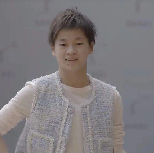 全虹嬋穿「小香風」背心為陸服飾代言　遭網友狂吐槽：該換造型師了