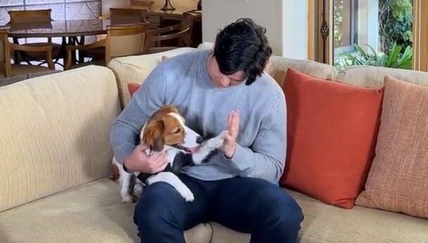 影/大谷翔平再奪美聯MVP創紀錄！鏡頭前與愛犬開心擊掌