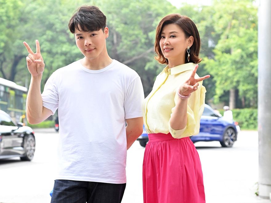 方馨春天來了？小20歲鮮肉「濕身猛追」直球告白…甜喊：妳就是我在等的人