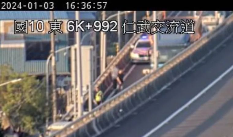 快訊/國10仁武交流道2車追撞釀1傷！西7K車流回堵至少3公里