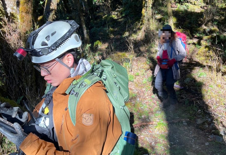 6旬婦登北大武山脫隊迷路　消防漏夜搜救今晨尋獲幸無恙