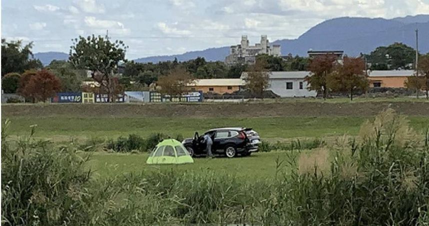 休旅車開上安農溪畔草坪「露營」...遭制止裝沒聽到　網怒批：水準有夠差