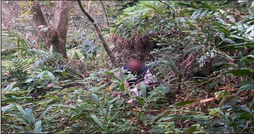 視障翁獨自返家不慎跌落山坡！警「以聲定位」尋獲　送醫幸無大礙