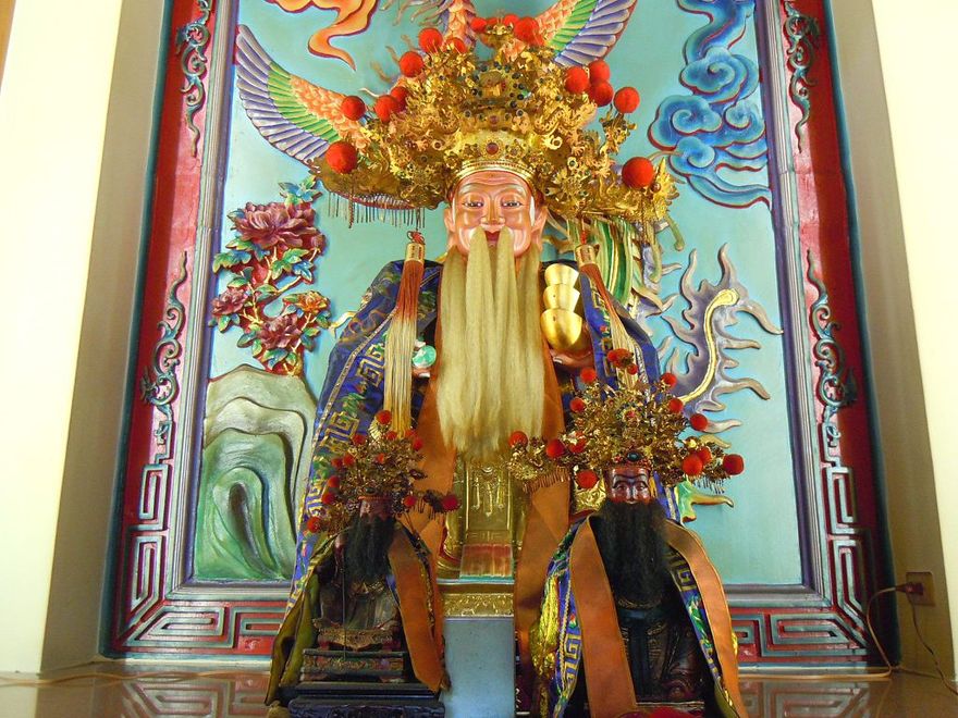 拉高財運再參加尾牙抽大獎　入席前先參拜「這幾位」神明！